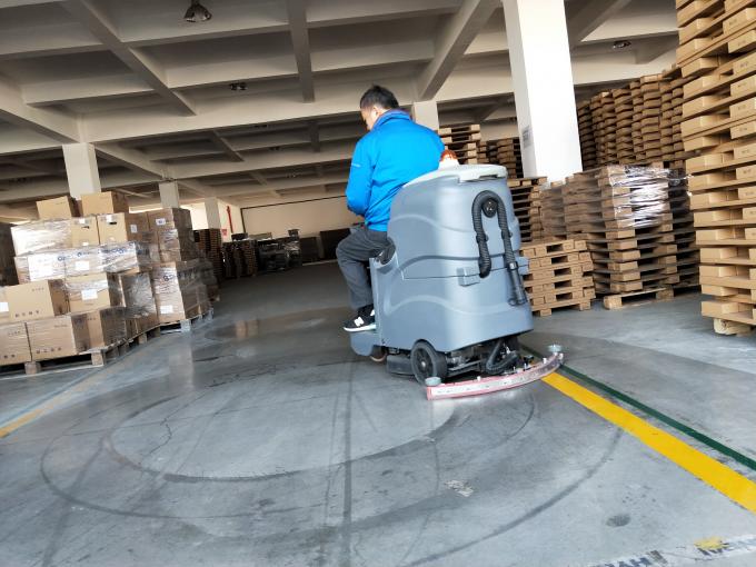 Small Recharged Ride On Compact Floor Scrubber Machine For Medium Area Cleaning 0