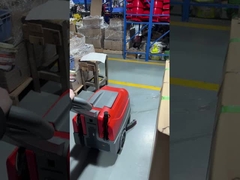 Máy rửa sàn nhỏ gọn Dycon dễ dàng đi qua các lối đi hẹp