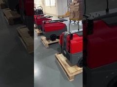 Máy rửa sàn nhỏ gọn và linh hoạt đang được đóng gói